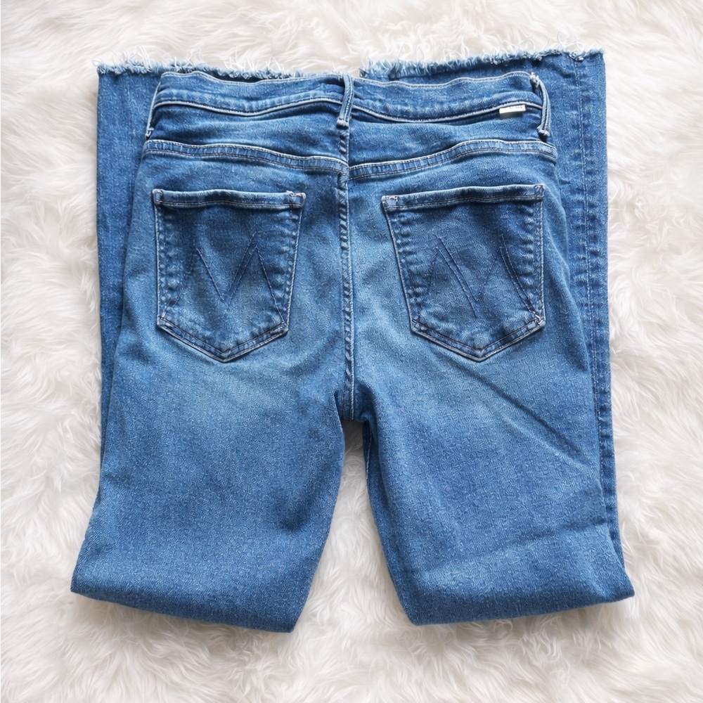 MOTHER The Weekender Fray Blue Ankle Cropped Jeans